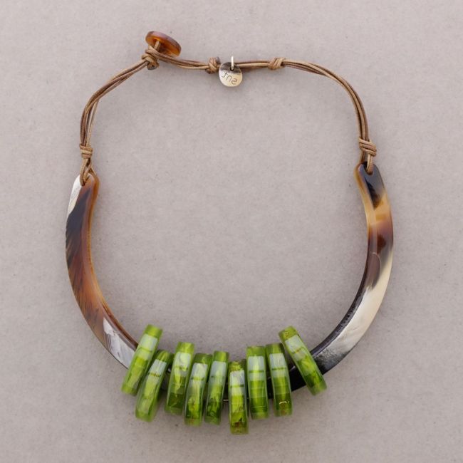 CHOKER PENDANT RESIN HOOPS