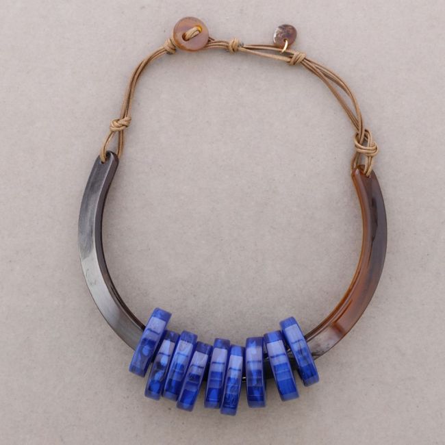 CHOKER PENDANT RESIN HOOPS
