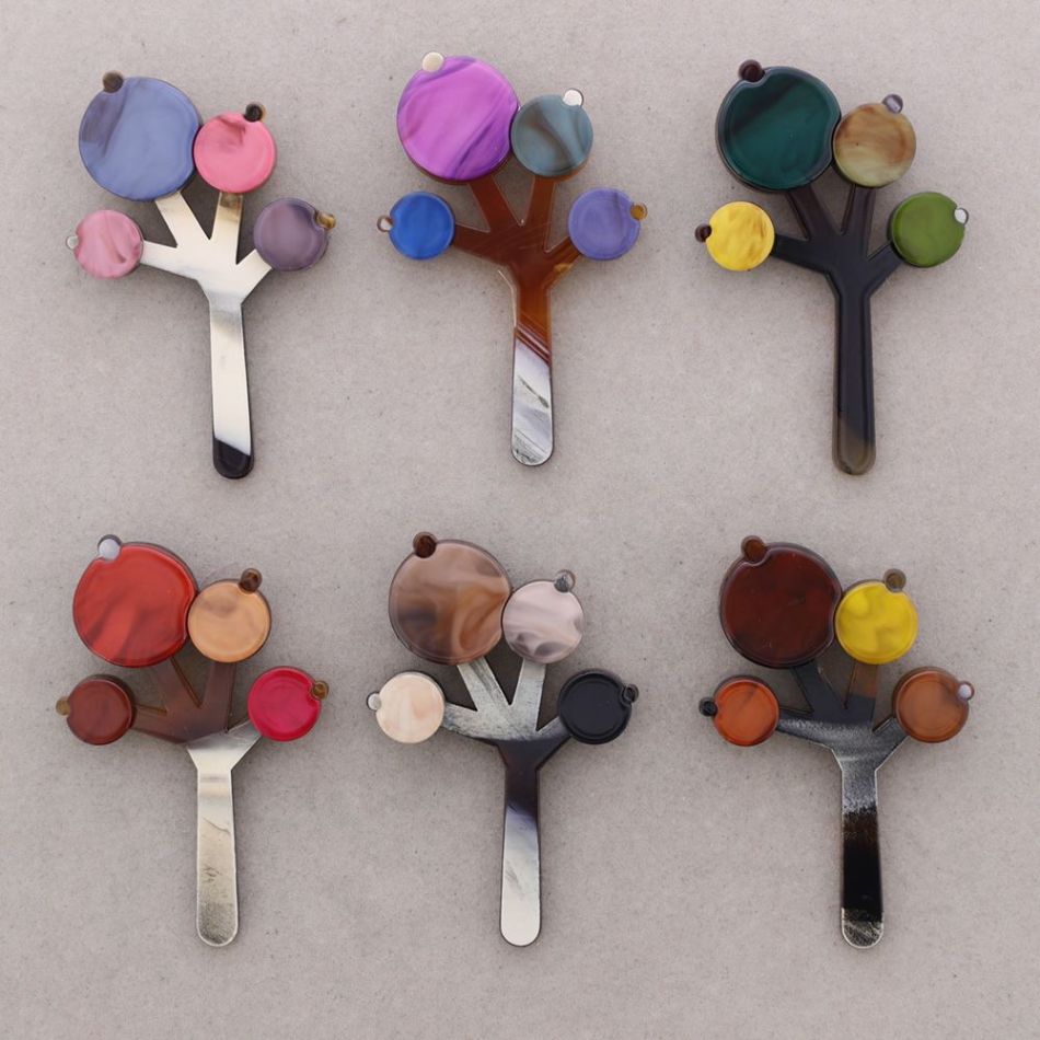 BROCHE ÁRBOL RESINA
