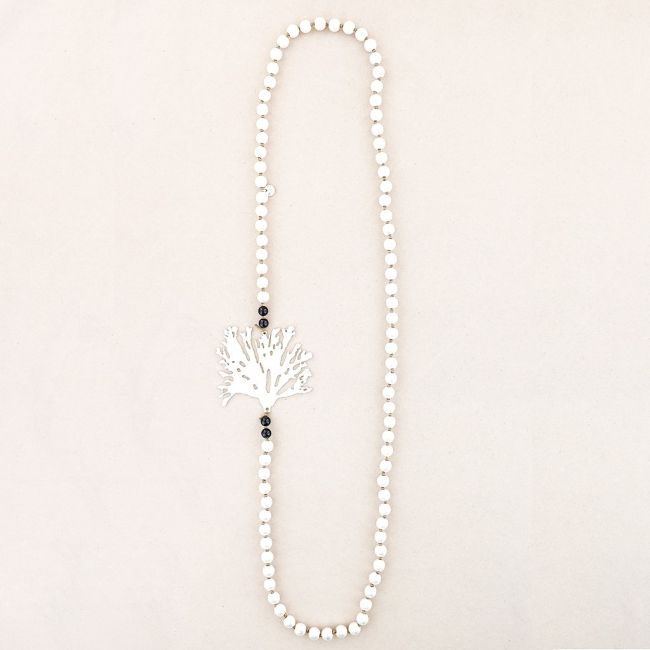 COLLAR LARGO PIEDRAS CORAL METAL