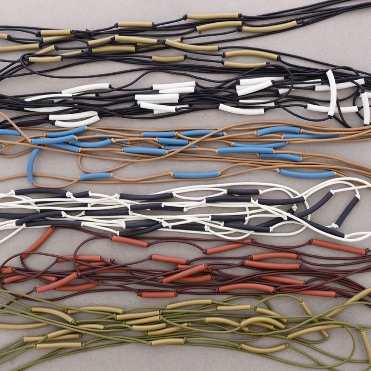 COLLAR LARGO MULTI TIRAS GOMA 2