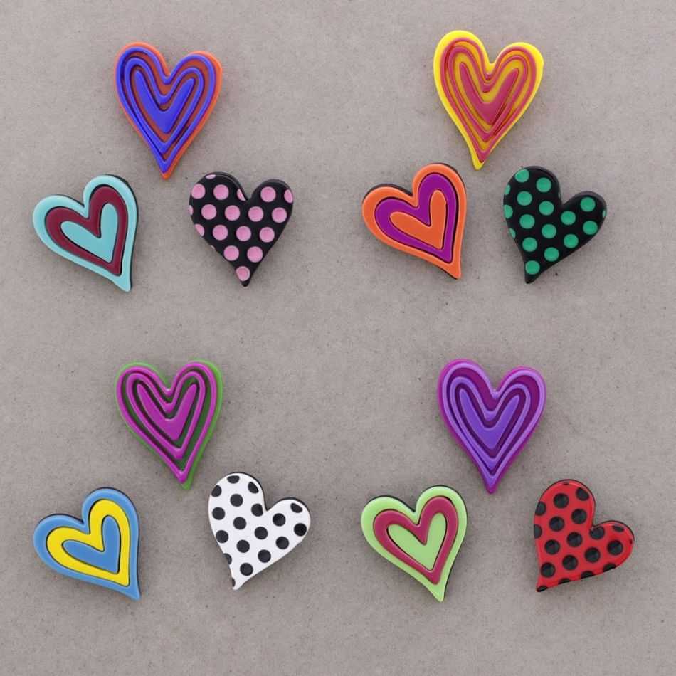 BROCHE SET TRIPLE CORAZÓN RESINA