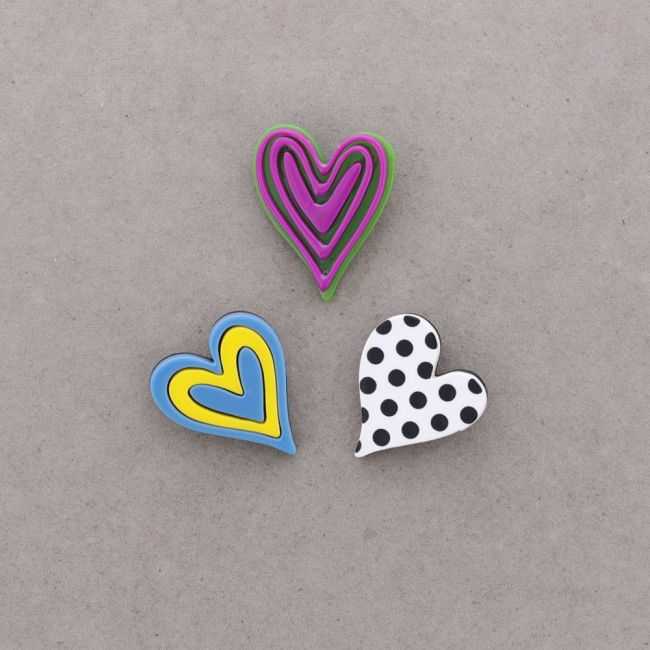 BROCHE SET TRIPLE CORAZÓN RESINA