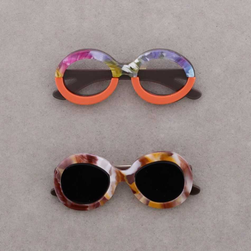BROOCH SET OF 2 RESIN GLASSES