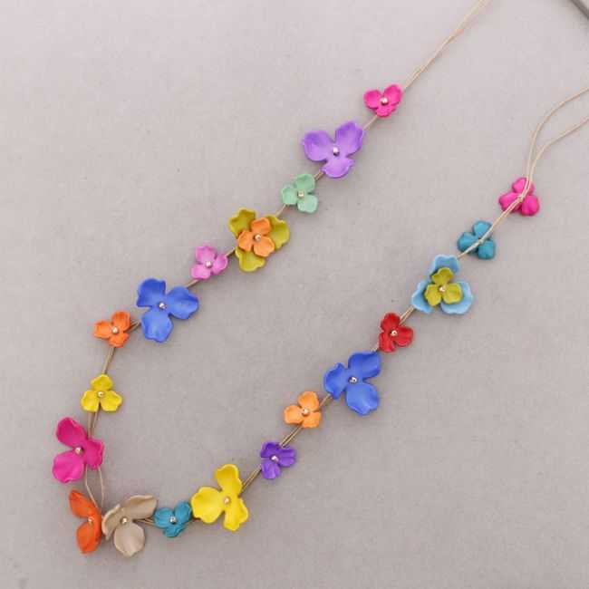 COLLAR LARGO FLORES RESINA