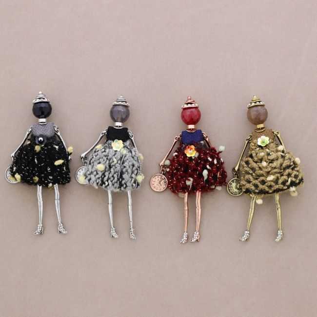 BROCHE COLGANTE MUÑECA