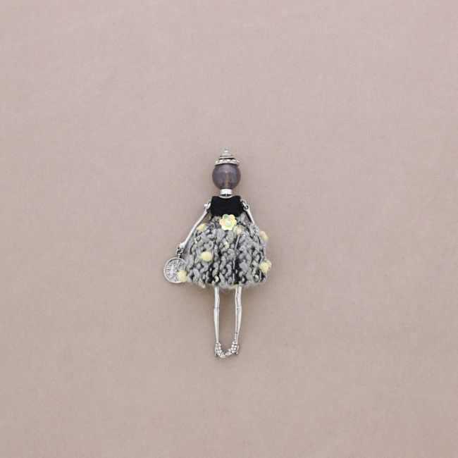 BROCHE COLGANTE MUÑECA