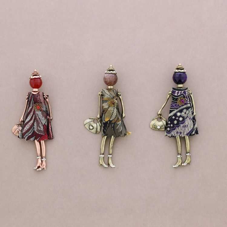 BROCHE METAL MUÑECA 2