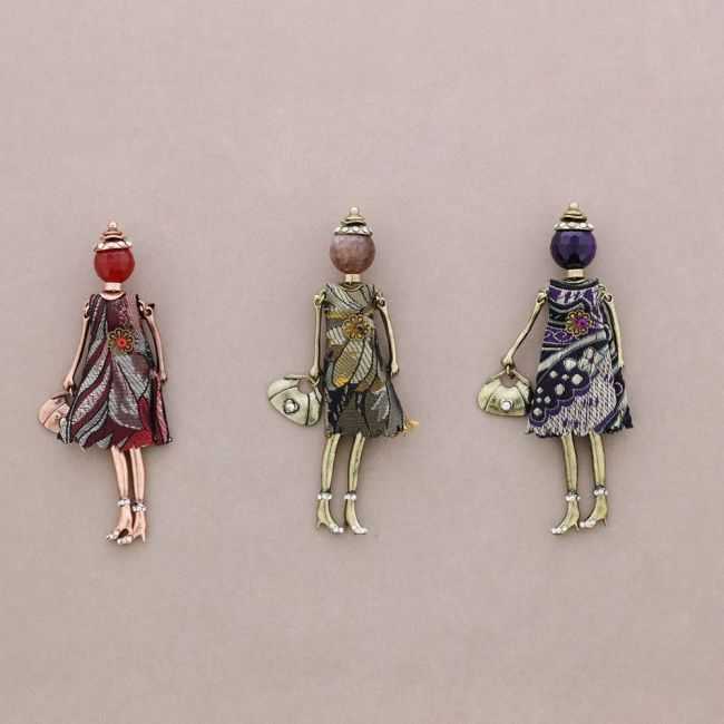 BROCHE METAL MUÑECA