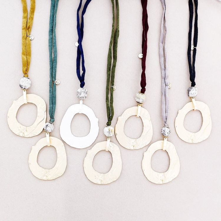 METAL DONUT STONE LONG PENDANT NECKLACE 2