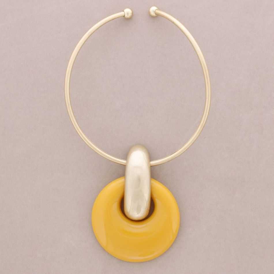METAL AND RESIN PENDANT CHOKER
