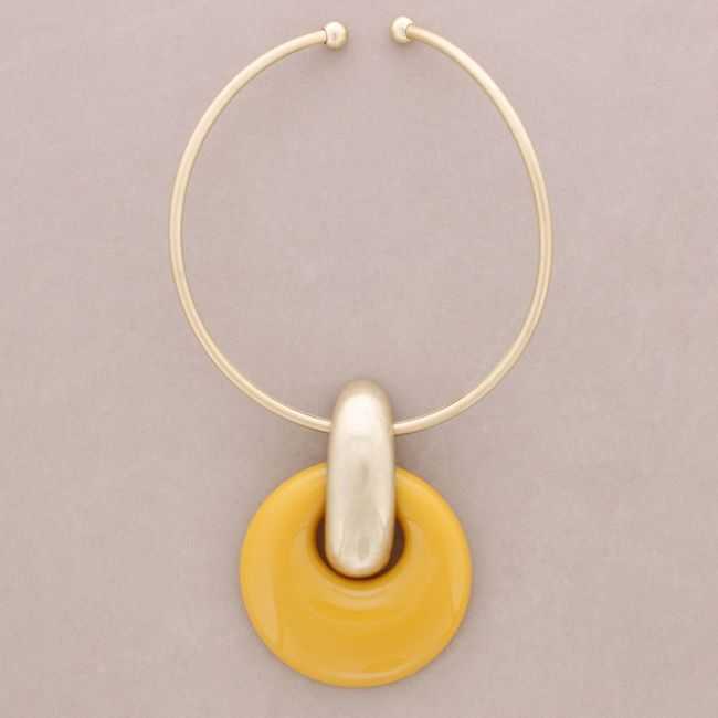 METAL AND RESIN PENDANT CHOKER