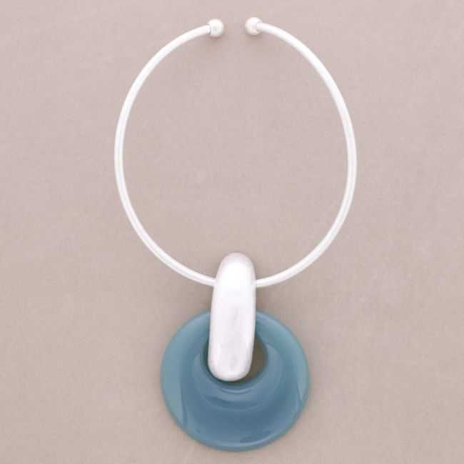 METAL AND RESIN PENDANT CHOKER