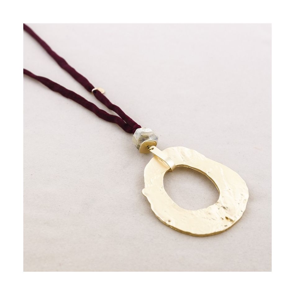 COLLAR LARGO COLGANTE PIEDRA DÓNUT METAL