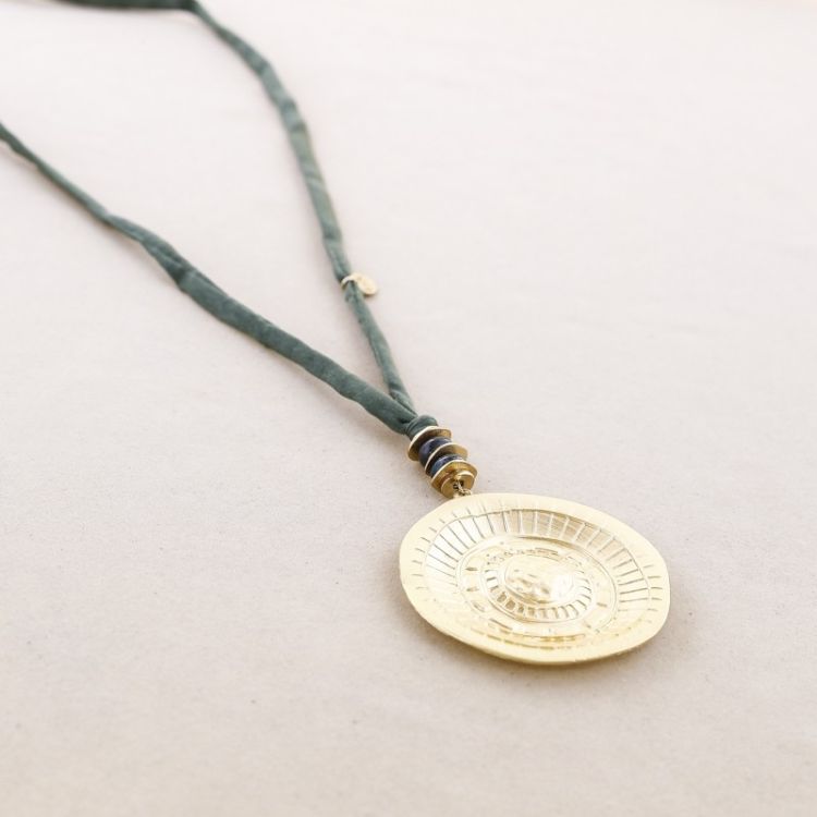 METAL MEDALLION PENDANT LONG NECKLACE