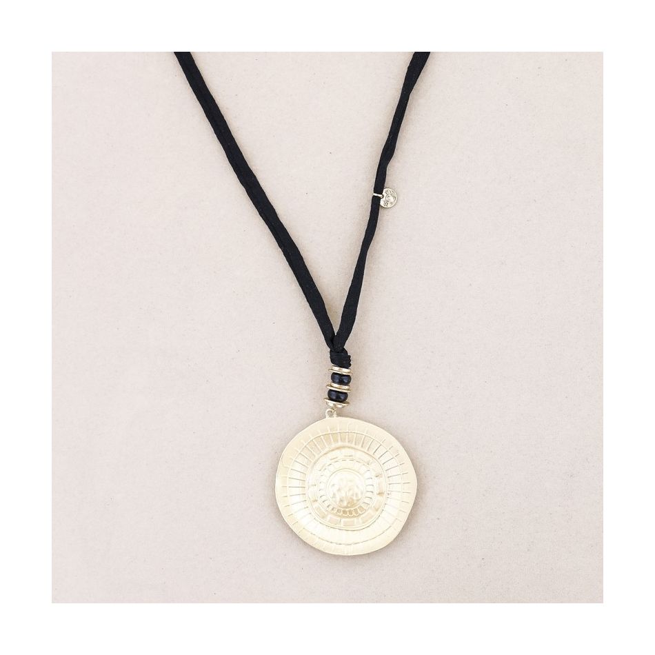 METAL MEDALLION PENDANT LONG NECKLACE