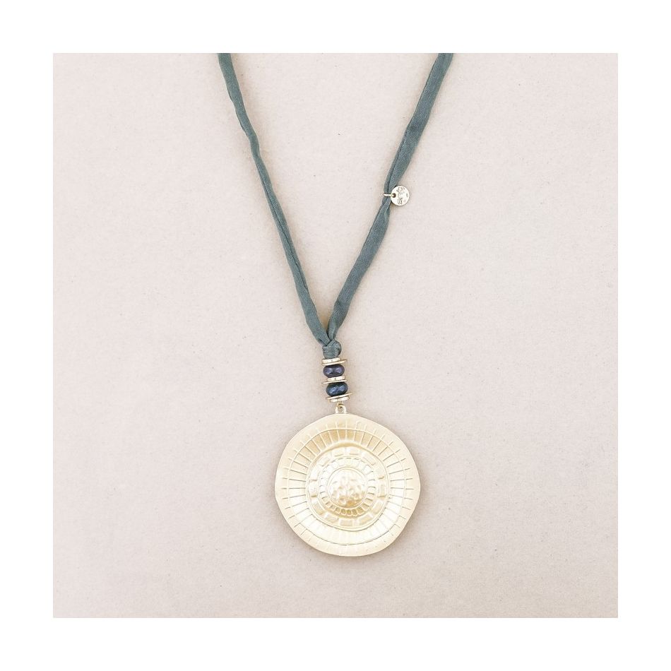 METAL MEDALLION PENDANT LONG NECKLACE
