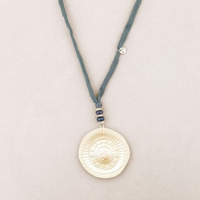 METAL MEDALLION PENDANT LONG NECKLACE