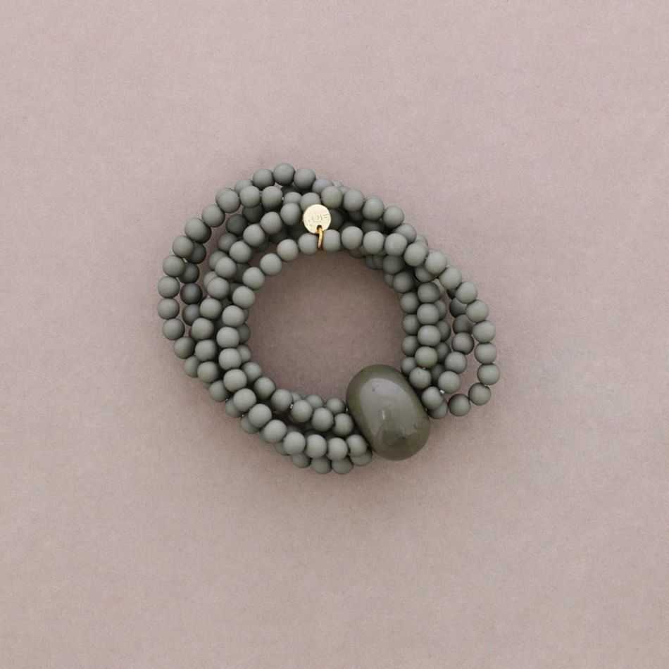 ELASTIC BRACELET WITH RESIN BEADS