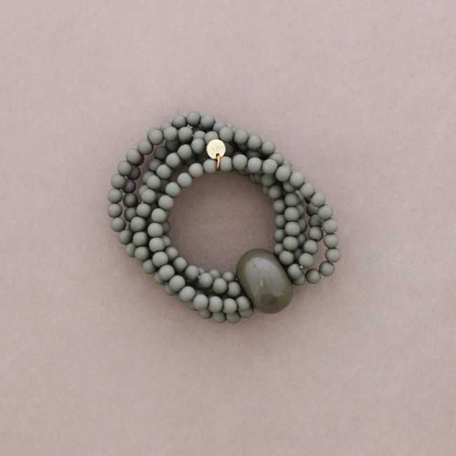 ELASTIC BRACELET WITH RESIN BEADS