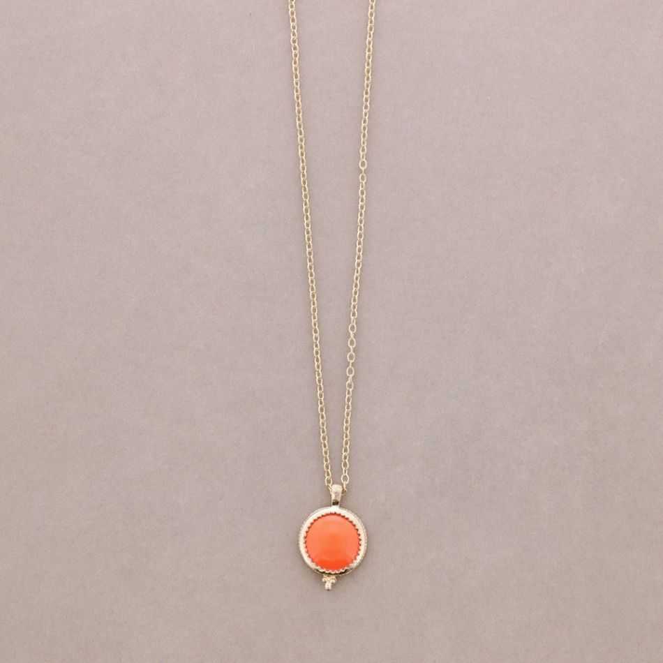 LONG NECKLACE WITH METAL RESIN PENDANT
