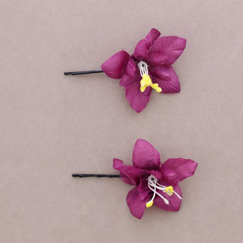 PAIR OF FLOWER HAIR CLIPS