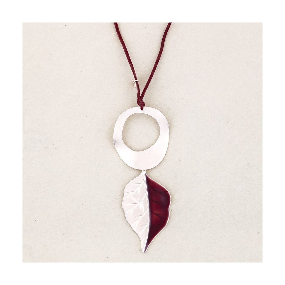 ENAMEL LEAF PENDANT LONG NECKLACE