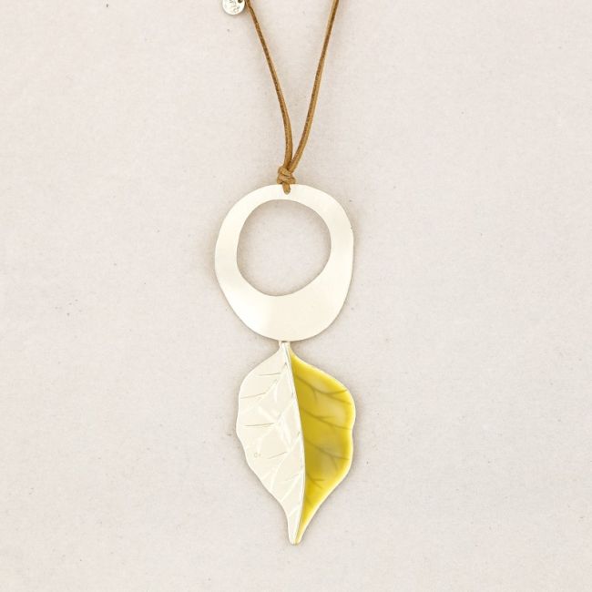 ENAMEL LEAF PENDANT LONG NECKLACE