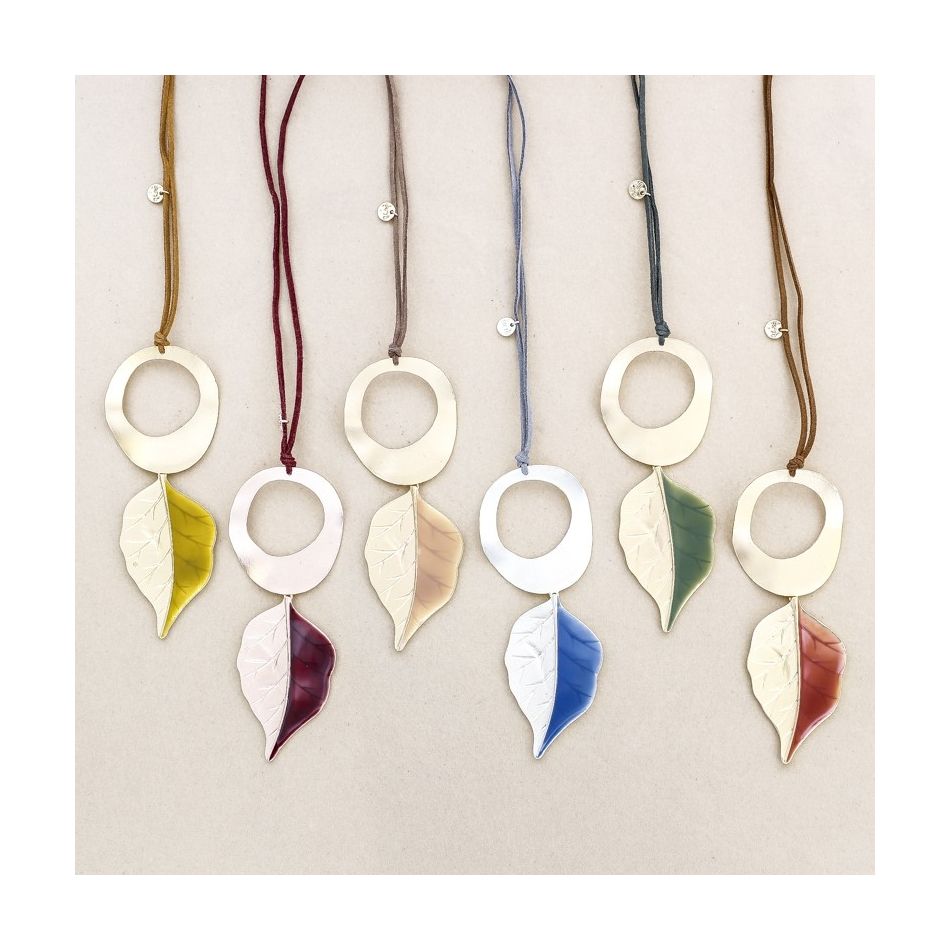 ENAMEL LEAF PENDANT LONG NECKLACE
