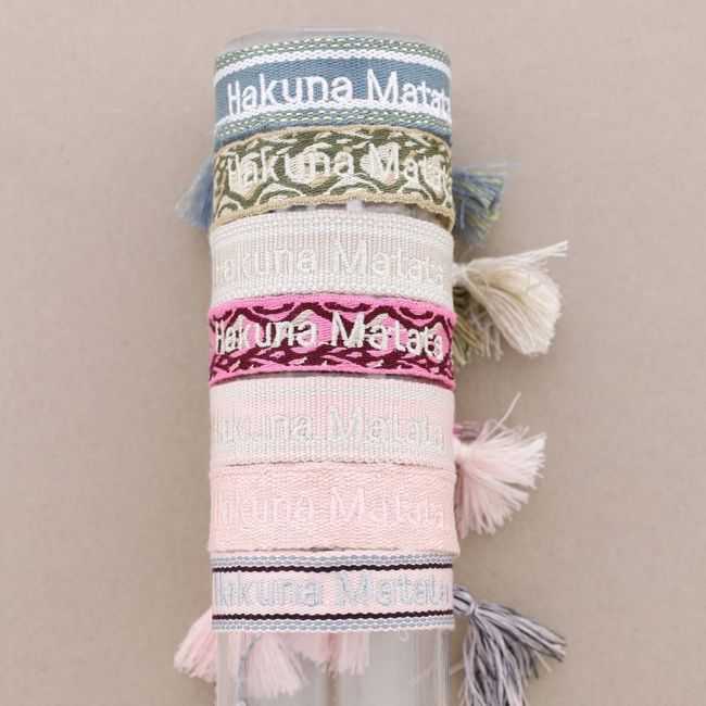 HAKUNA MATATA FRINGED MACRAMÉ BRACELET