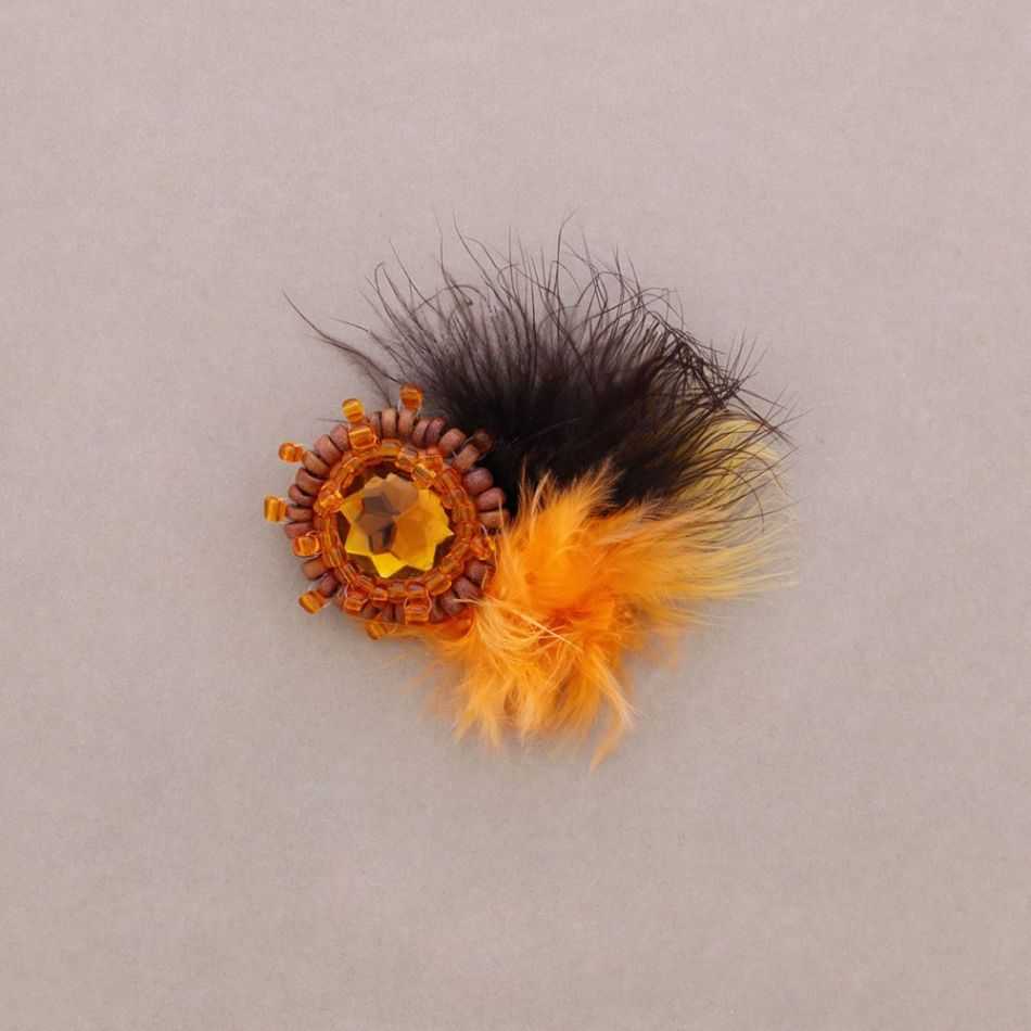FEATHER BROOCH WITH CRYSTAL AND BEADS