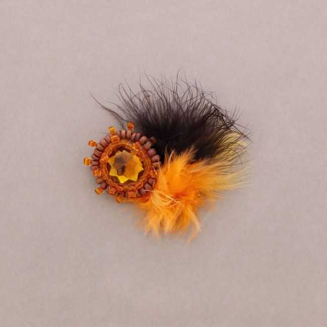 FEATHER BROOCH WITH CRYSTAL AND BEADS