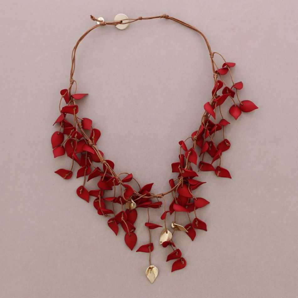 LONG NECKLACE WITH RESIN LEAF PENDANTS