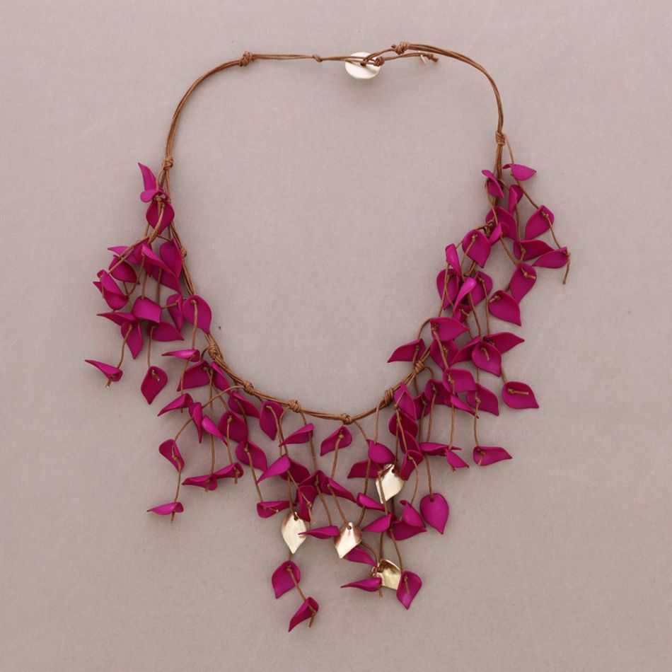 LONG NECKLACE WITH RESIN LEAF PENDANTS