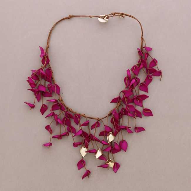 LONG NECKLACE WITH RESIN LEAF PENDANTS