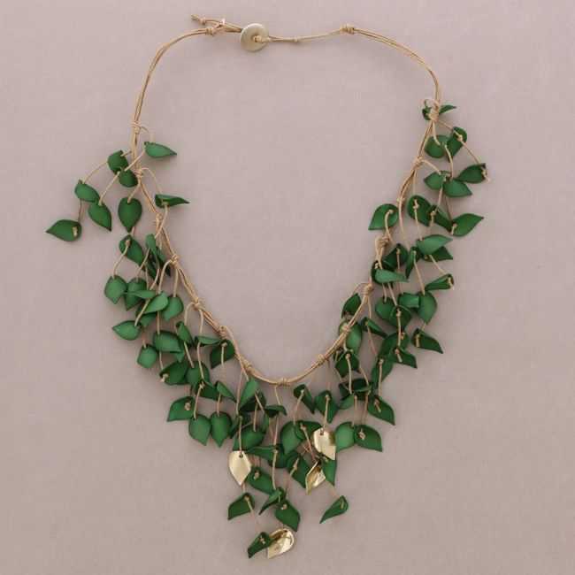 LONG NECKLACE WITH RESIN LEAF PENDANTS