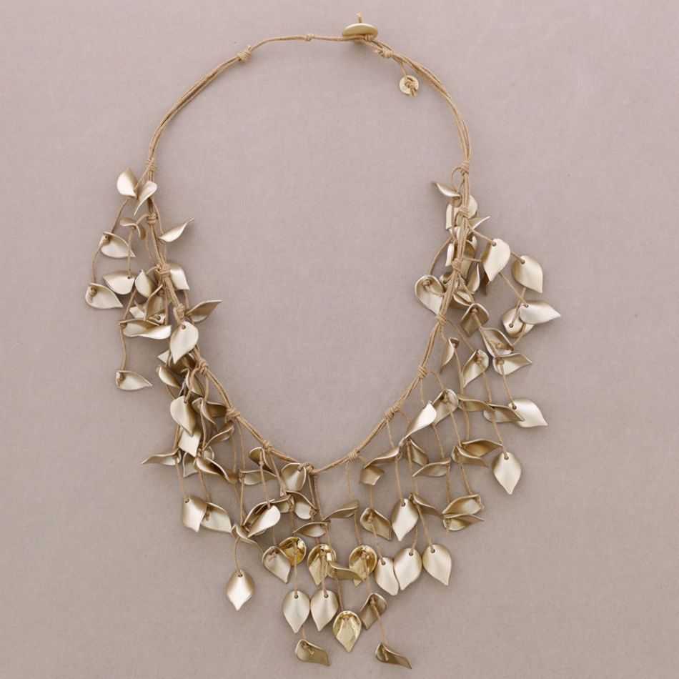 LONG NECKLACE WITH RESIN LEAF PENDANTS