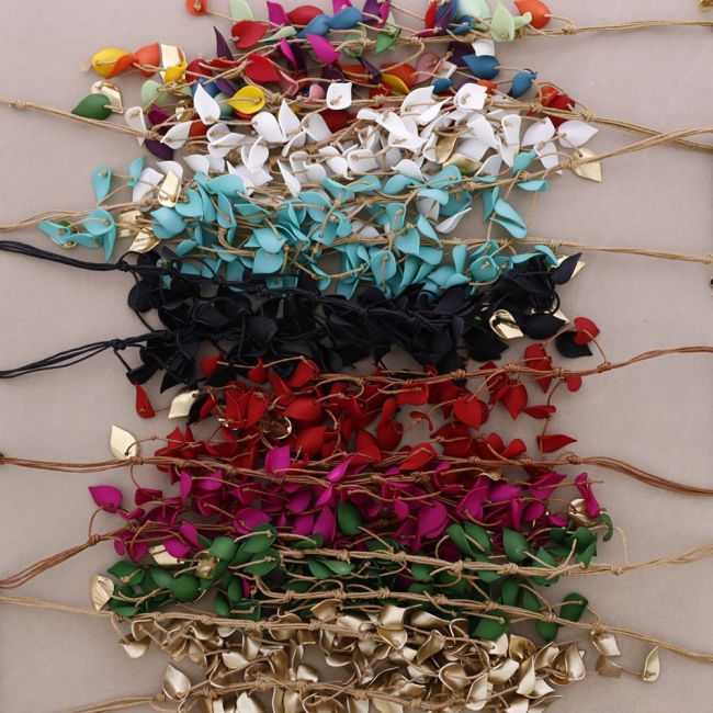 LONG NECKLACE WITH RESIN LEAF PENDANTS