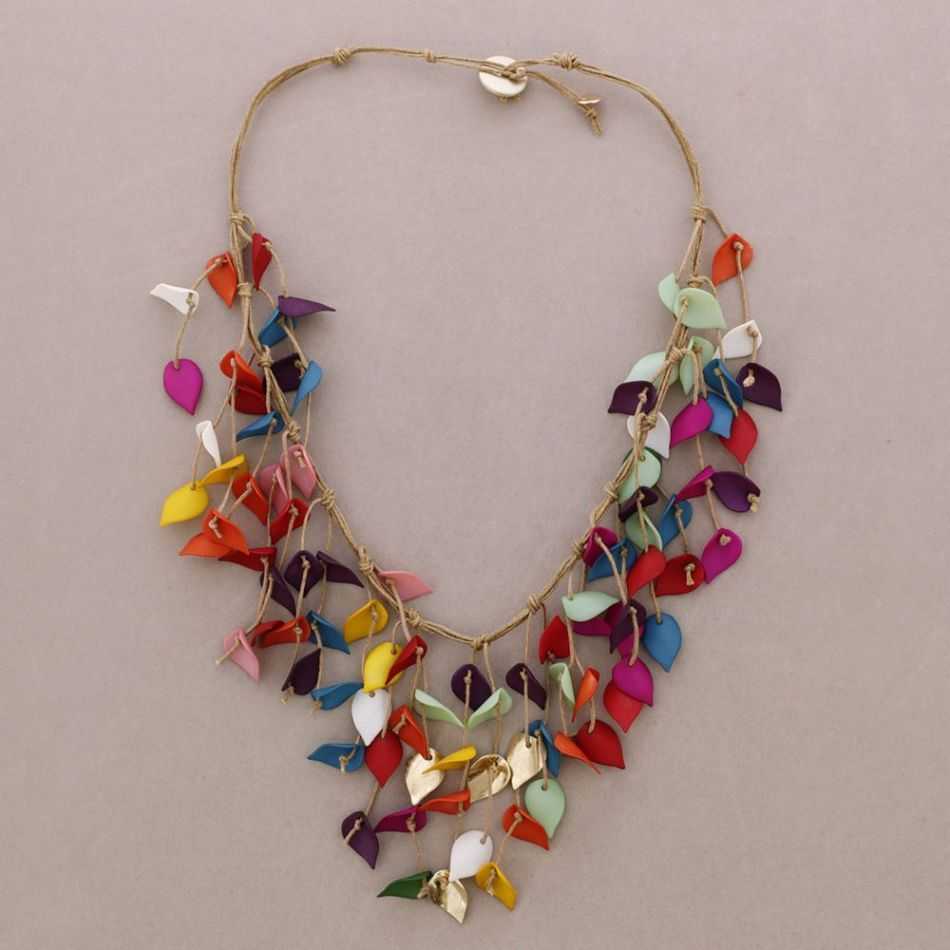LONG NECKLACE WITH RESIN LEAF PENDANTS