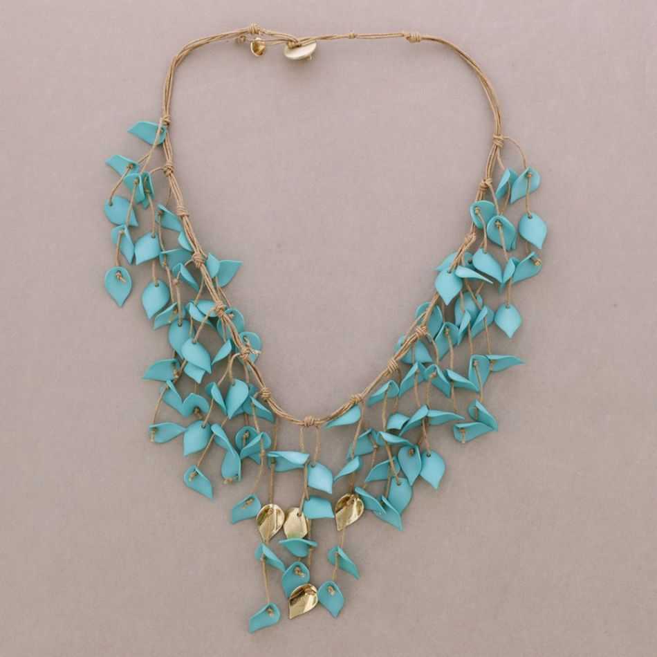 LONG NECKLACE WITH RESIN LEAF PENDANTS