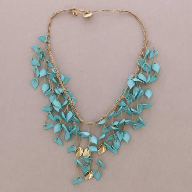LONG NECKLACE WITH RESIN LEAF PENDANTS
