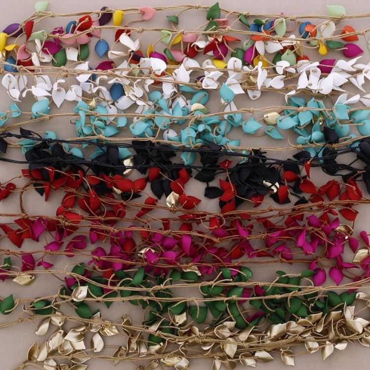 LONG NECKLACE WITH RESIN LEAVES PENDANTS 2
