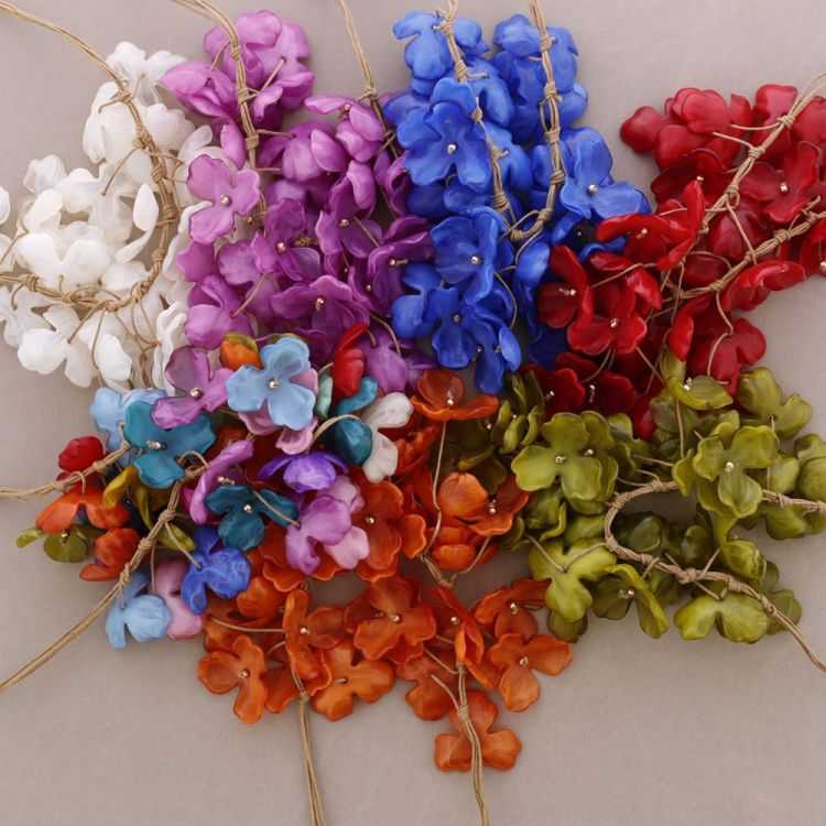 CHOKER WITH RESIN FLOWER PENDANTS 2