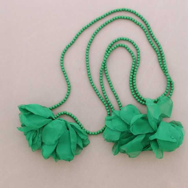 COLLAR LARGO MULTIFUNCIONAL CUENTAS RESINA DOBLE FLOR TELA