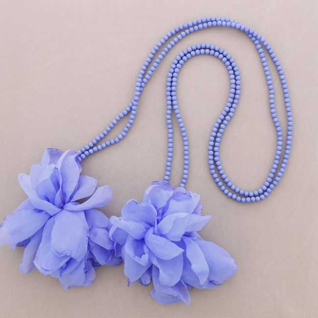 COLLAR LARGO MULTIFUNCIONAL CUENTAS RESINA DOBLE FLOR TELA