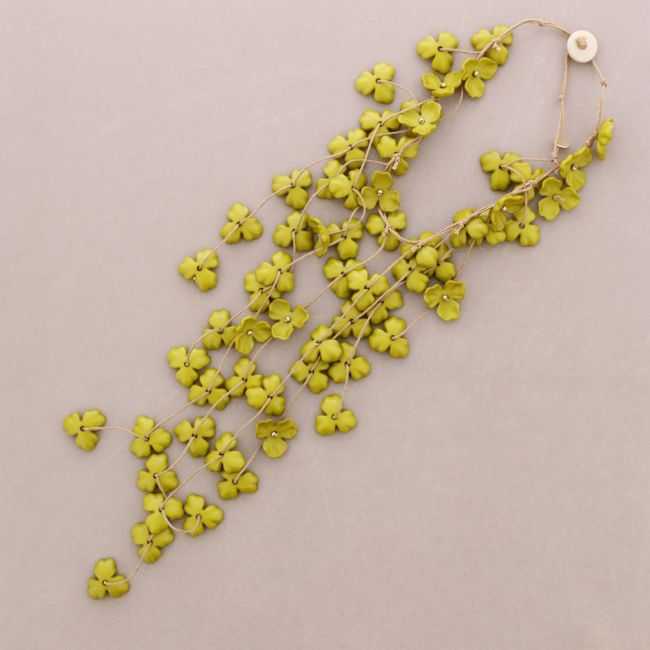 FRINGED CHOKER WITH RESIN FLOWER