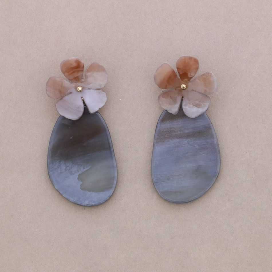 IRREGULAR RESIN MEDAL PENDANT FLOWER EARRINGS