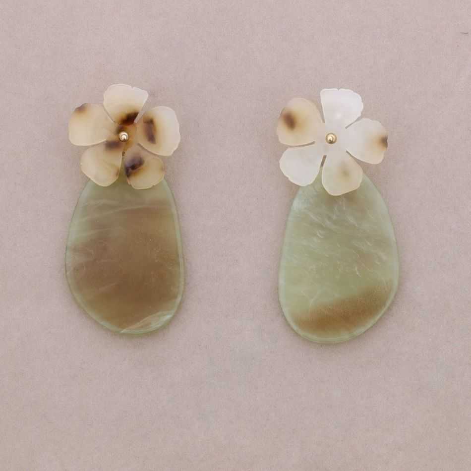 PENDIENTES FLOR COLGANTE MEDALLA IRREGULAR RESINA
