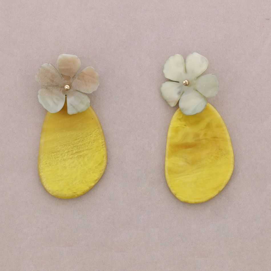 IRREGULAR RESIN MEDAL PENDANT FLOWER EARRINGS