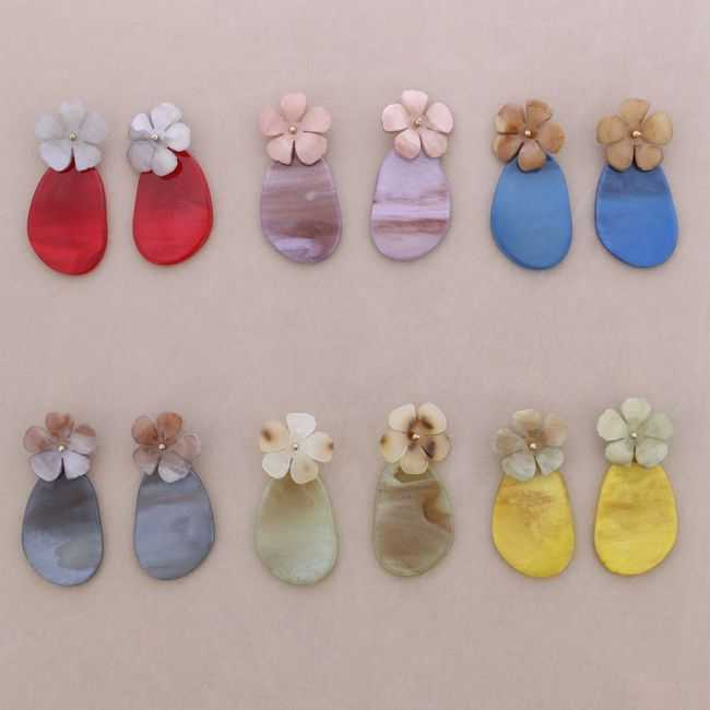 IRREGULAR RESIN MEDAL PENDANT FLOWER EARRINGS